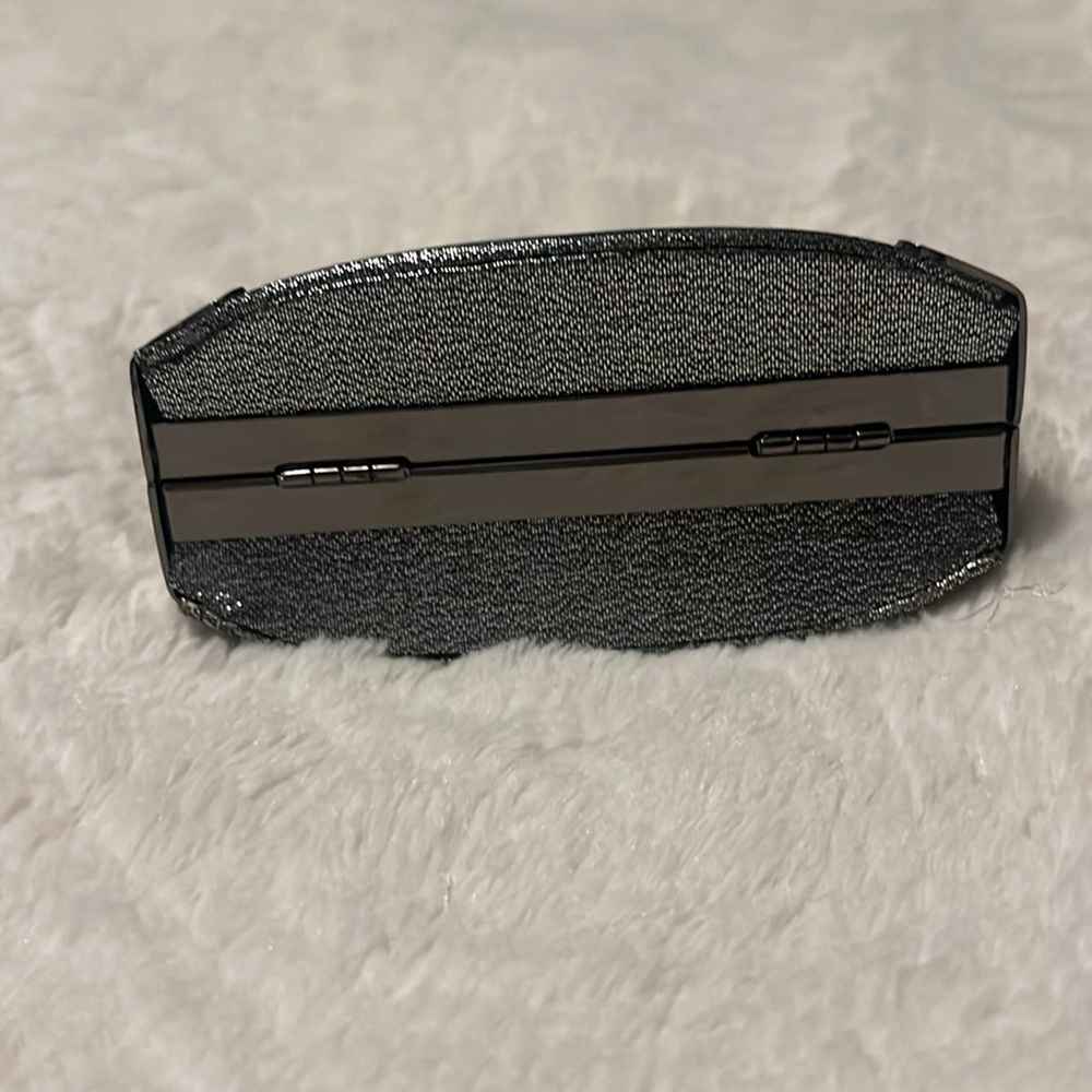 Elegant Silver purse - Picture 4 of 5